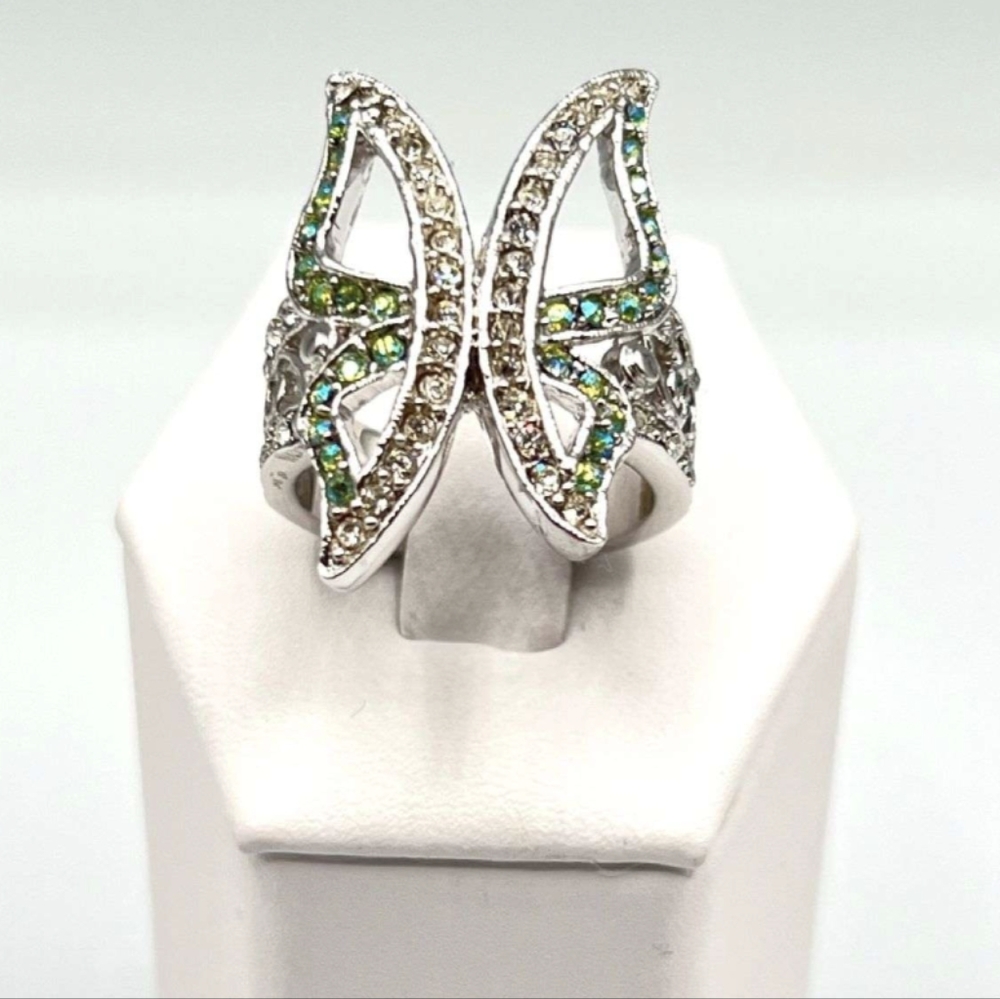 Ring Butterfly Designed w/Intricate Details Size 6 Silver Hardware